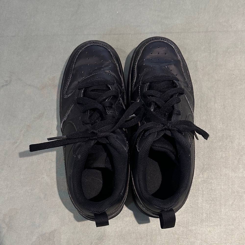Nike Kids Black Sneakers with Lace-Up Closure Size 6Y